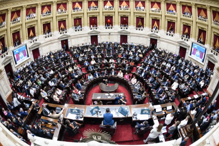 ¿El oficialismo logrará el quórum para tratar mañana en Diputados la reforma laboral?