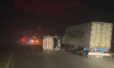 Volcaron diez camiones en medio de un temporal en la autopista Córdoba