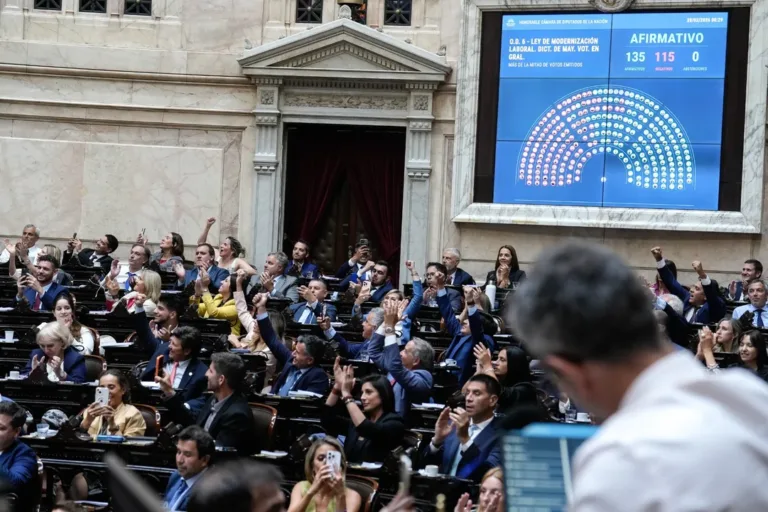 Diputados aprobó la reforma laboral que ahora deberá volver al Senado