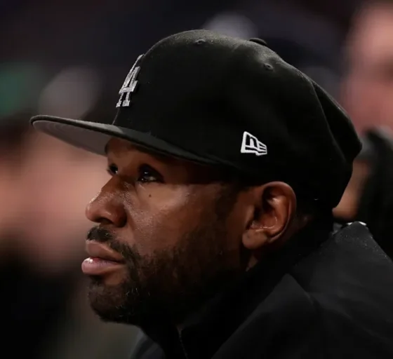 Floyd Mayweather anunció su regreso al boxeo profesional