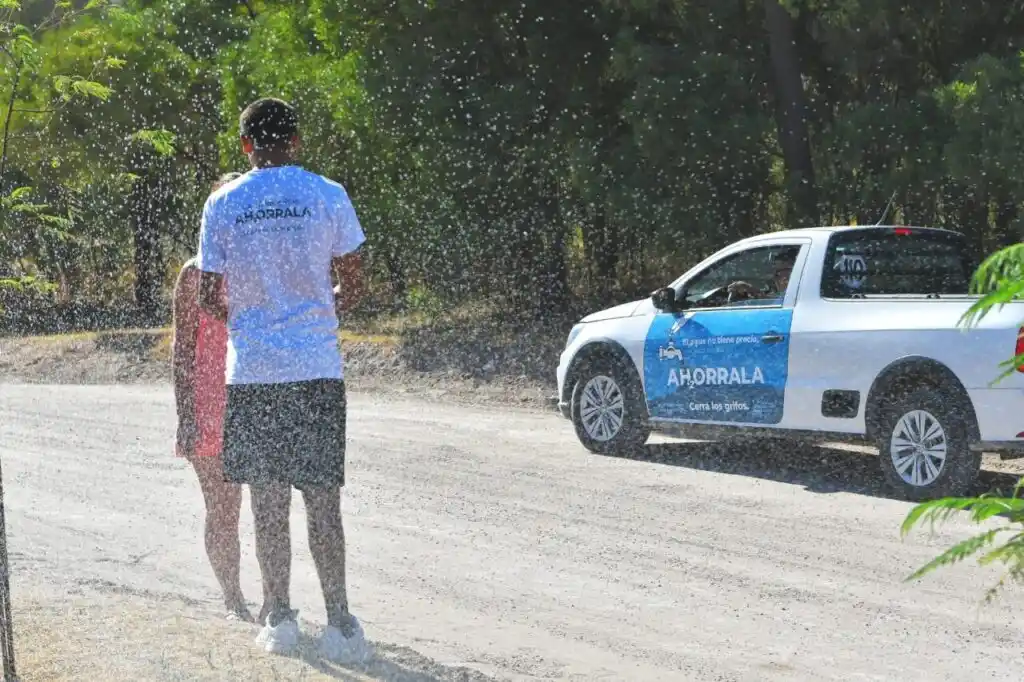 Monte Hermoso bajo la lupa: más de 450 advertencias por derroche de agua y multas de hasta $1,5 millones