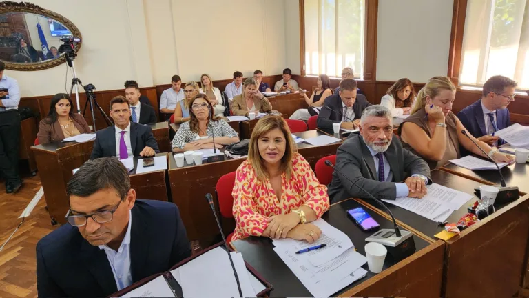 Alonso tildó de tribunero a Ferrández y criticó sus ausencias en el Concejo