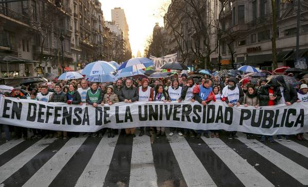 No arranca el cuatrimestre 2026: docentes universitarios paran en todo el país