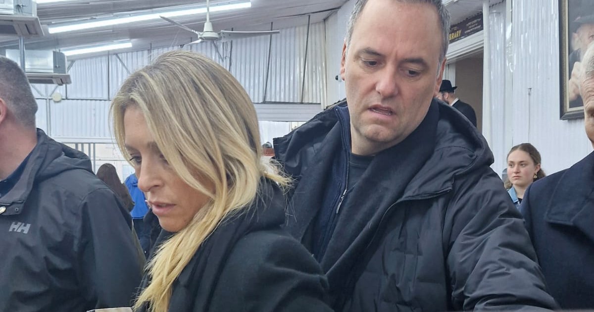 Adorni llevó a su esposa a la gira de Milei por Estados Unidos