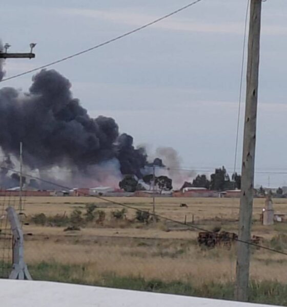 Carmen de Patagones: arduo trabajo de los bomberos para sofocar un incendio en la escombrera