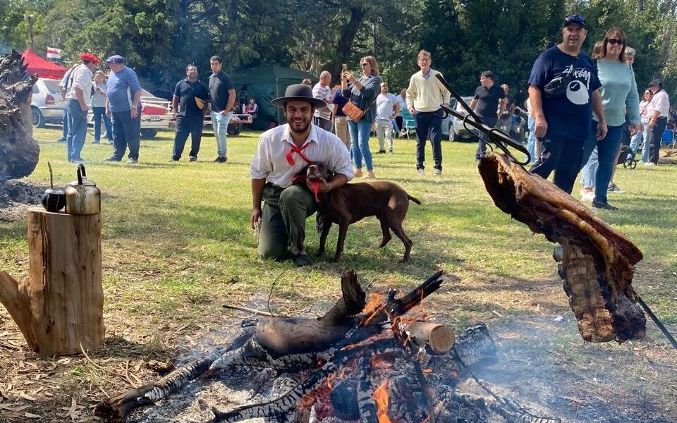 La Fiesta del Asado Pampeano en Gonzales Chaves: Concurso con premios de 400 mil pesos y cierre de Nico Mattioli