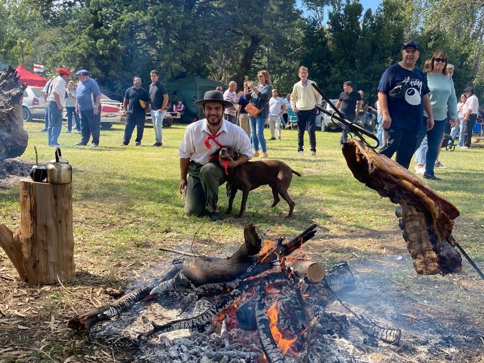 La Fiesta del Asado Pampeano en Gonzales Chaves: Concurso con premios de 400 mil pesos y cierre de Nico Mattioli