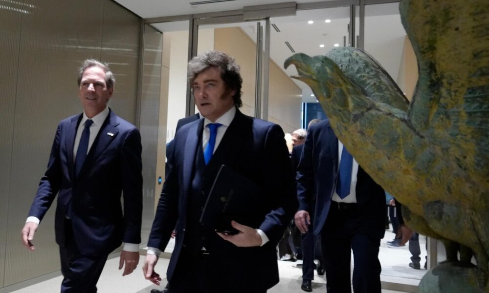 Milei fue a pedir inversiones a EE.UU. y dijo que los que defienden la industria nacional son chorros