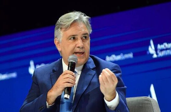 Escándalo en las escuelas de Córdoba: Llaryora niega aumentos a docentes pero otorga millones para seguridad privada