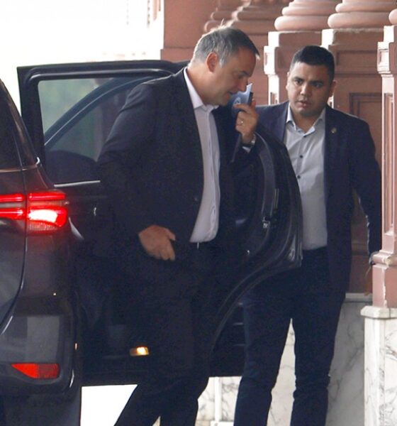 Adorni no quiso contestar si se fue a Punta del Este en avión privado