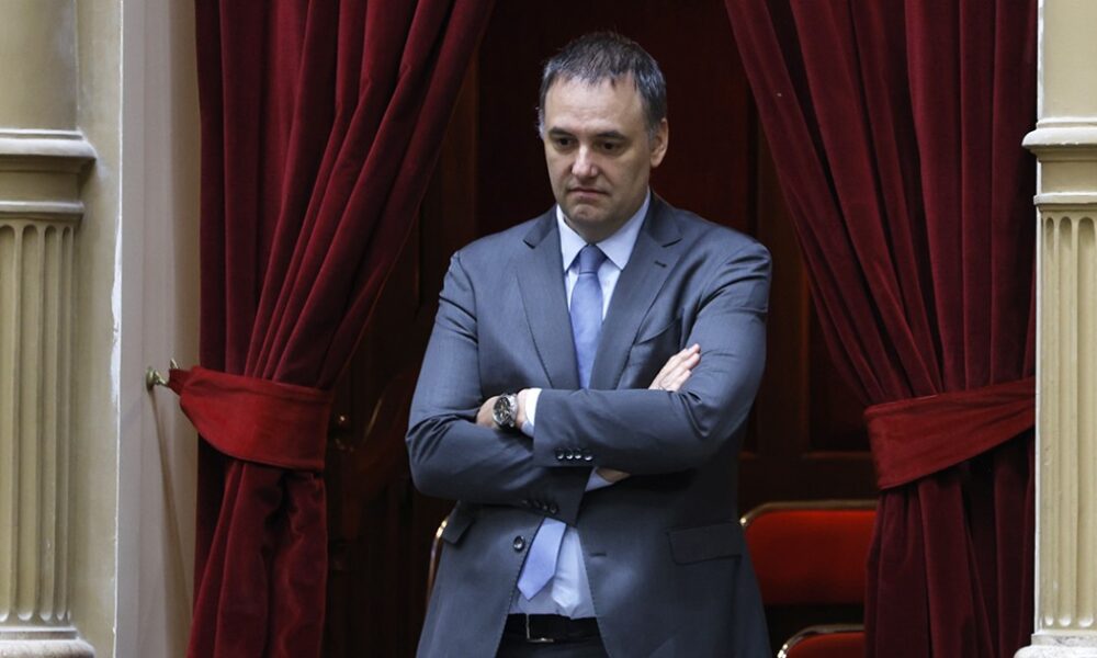 Mal clima con Adorni en el gobierno: "Le va a costar caro"