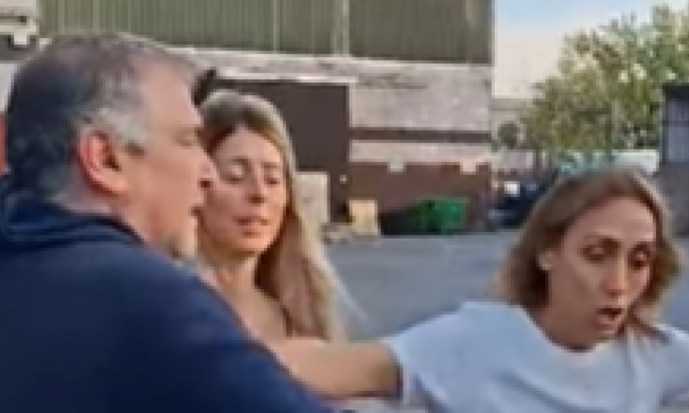 Arietto hizo de patovica en la puerta de Lustramax para impedir el ingreso de un trabajador