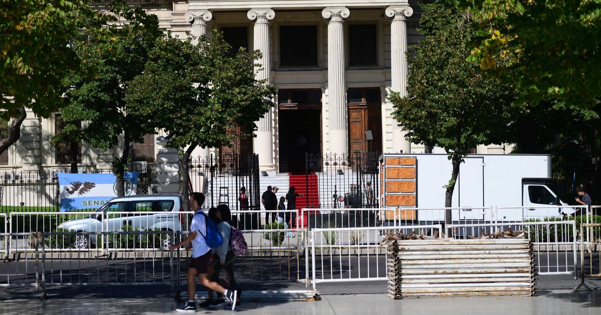 Axel Kicillof va a la Legislatura: confrontación con Javier Milei, sin movilización y paro docente de fondo