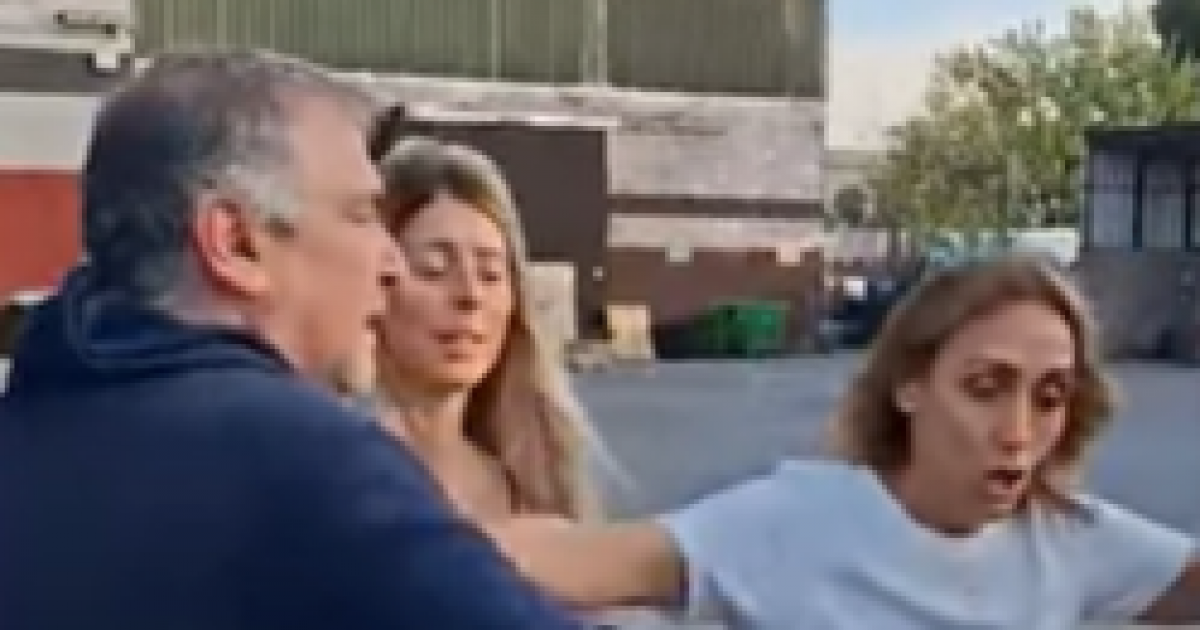 Arietto hizo de patovica en la puerta de Lustramax para impedir el ingreso de un trabajador