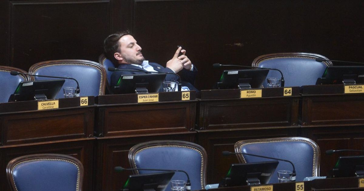 Karina Milei le gana otro casillero a Caputo: corre a Romo y se queda con el bloque de Diputados bonaerense