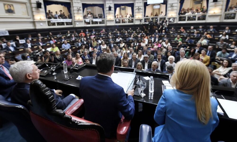 La oposición recibe a Axel Kicillof, le exige que abandone "el relato" y chicanea: "Se hacen paro solos"