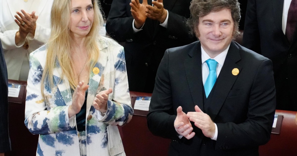 Karina empujó a un periodista chileno que quiso acercarse a Milei