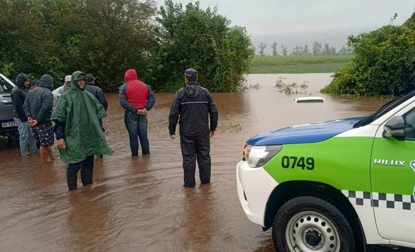 INUNDACIONES en TUCUMÁN: JALDO suspendió LAS CLASES y le RECLAMAN el PARADERO de los 45 mil MILLONES DE PESOS
