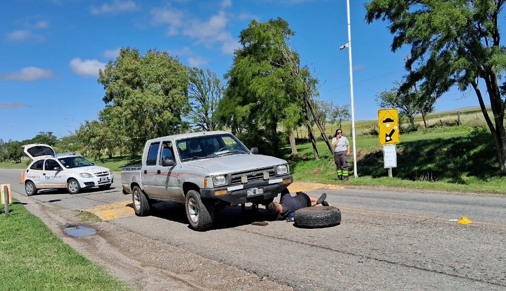 Precaución en el ingreso a Sierra de la Ventana: una camioneta obstruye media calzada en la ruta 72