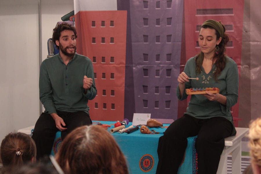 “Cuentos en las Orejas” celebra 15 años con el estreno de “Laboratorio de Colores”