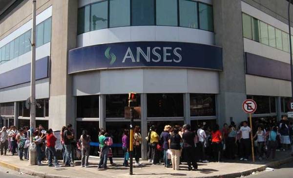 MOTOSIERRA SIN FIN: el GOBIERNO lanzó un PLAN de RETIRO VOLUNTARIO para empleados de ANSES