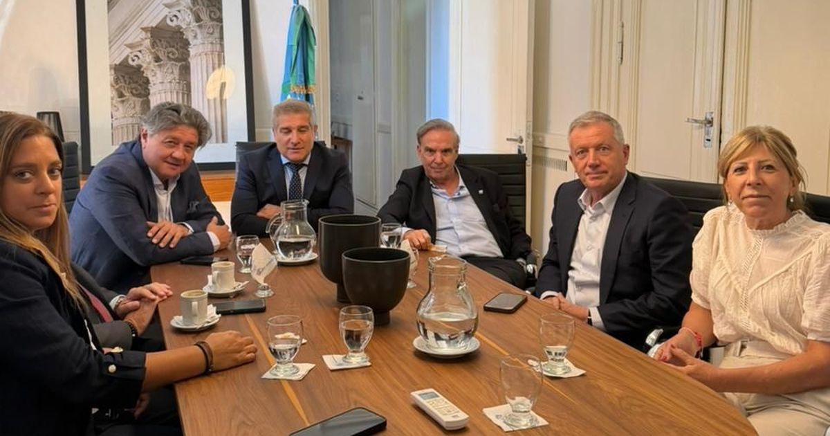 Miguel Ángel Pichetto y Emilio Monzó lanzan otro armado electoral: reunión y foto con libertarios blue