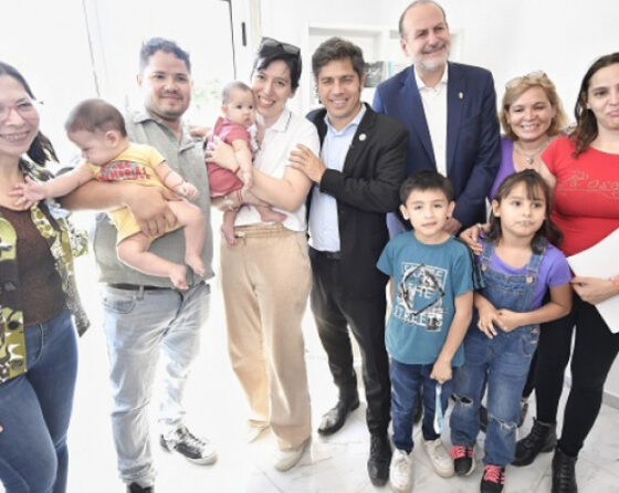Kicillof entregó 101 viviendas en Bahía Blanca y recorrió obras hidráulicas