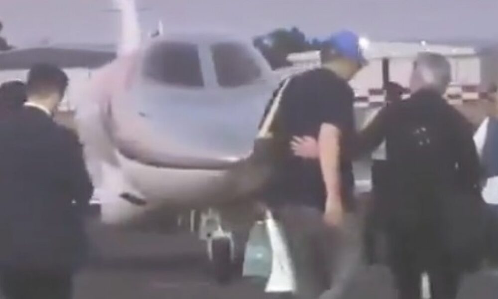 La Justicia avanza contra Adorni por el vuelo privado a Punt