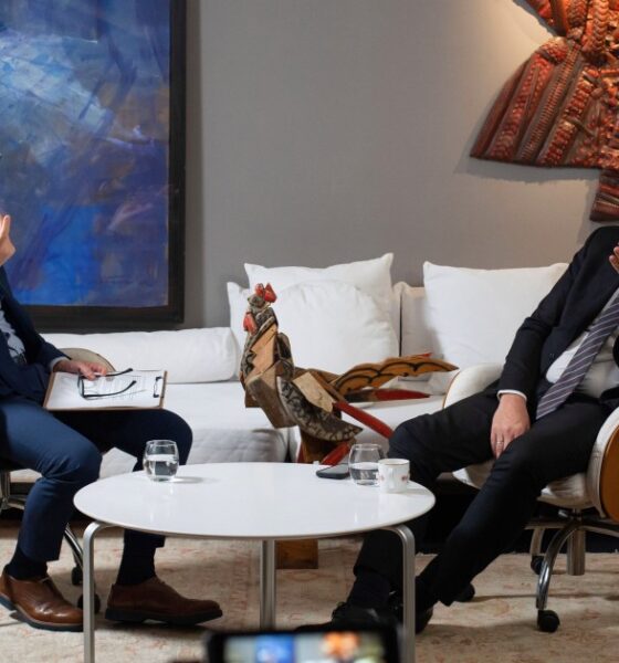 Sospechan que Adorni es socio en la productora que pagó el pasaje a Punta del Este