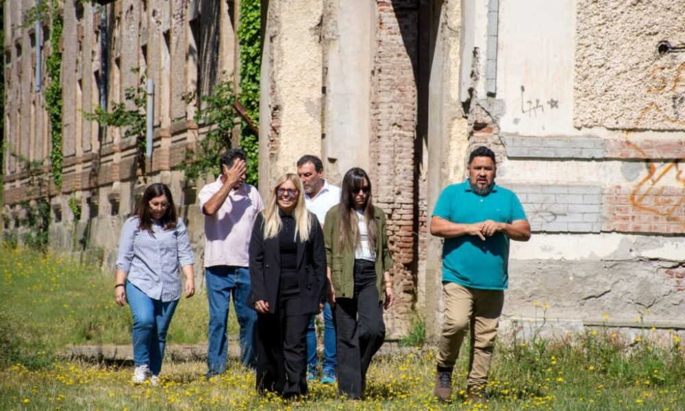 Escándalo en Villa Ventana: Estefanía Bordoni calificó de "aberrante" la demolición en el Ex Club Hotel y desplazó a sus funcionarios