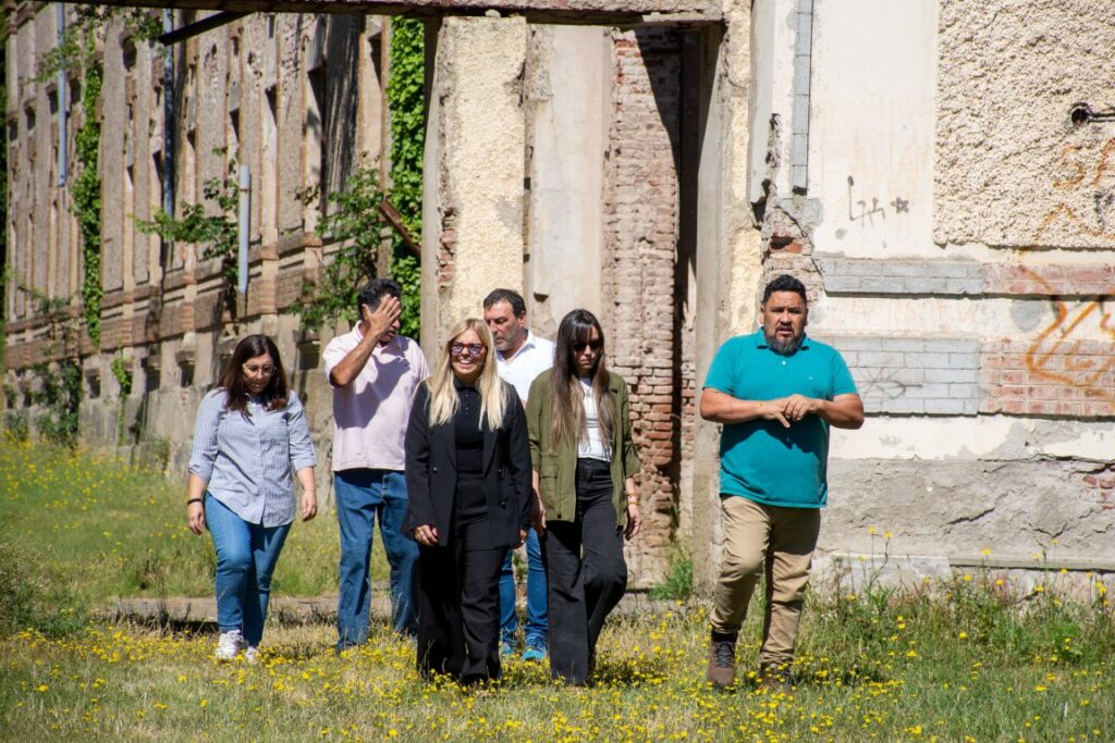 Escándalo en Villa Ventana: Estefanía Bordoni calificó de "aberrante" la demolición en el Ex Club Hotel y desplazó a sus funcionarios