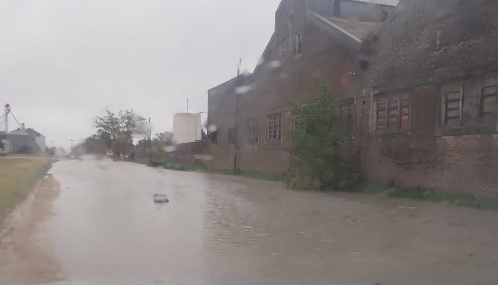 Tras las fuertes lluvias, suspendieron las clases en el distrito