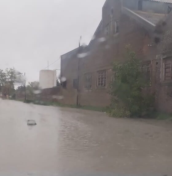 Tras las fuertes lluvias, suspendieron las clases en el distrito