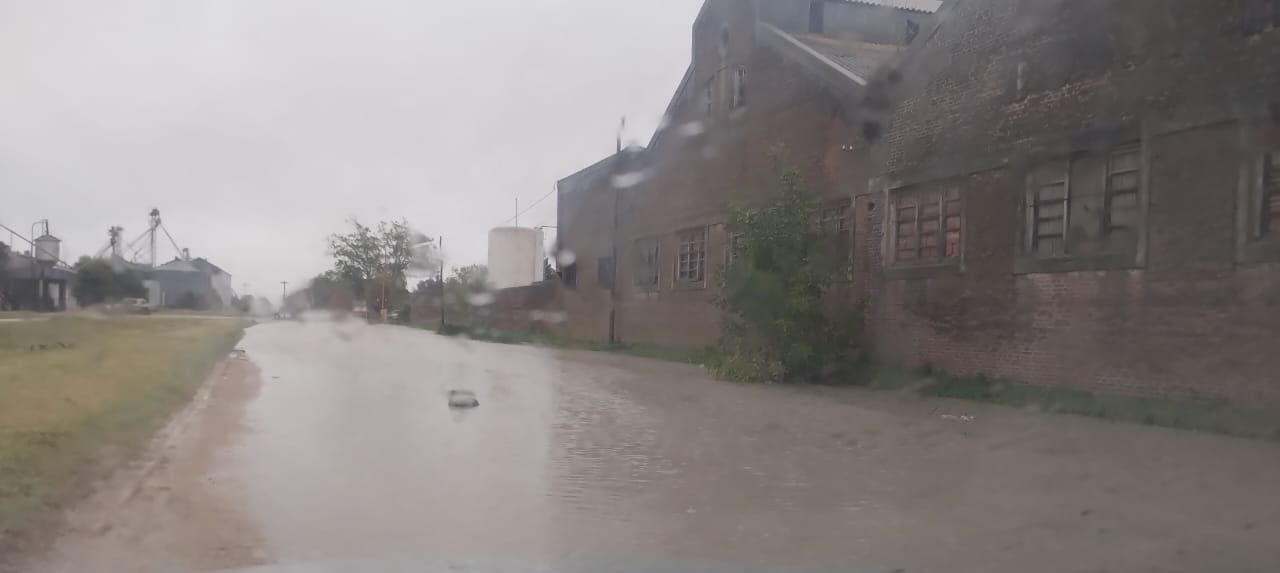 Tras las fuertes lluvias, suspendieron las clases en el distrito