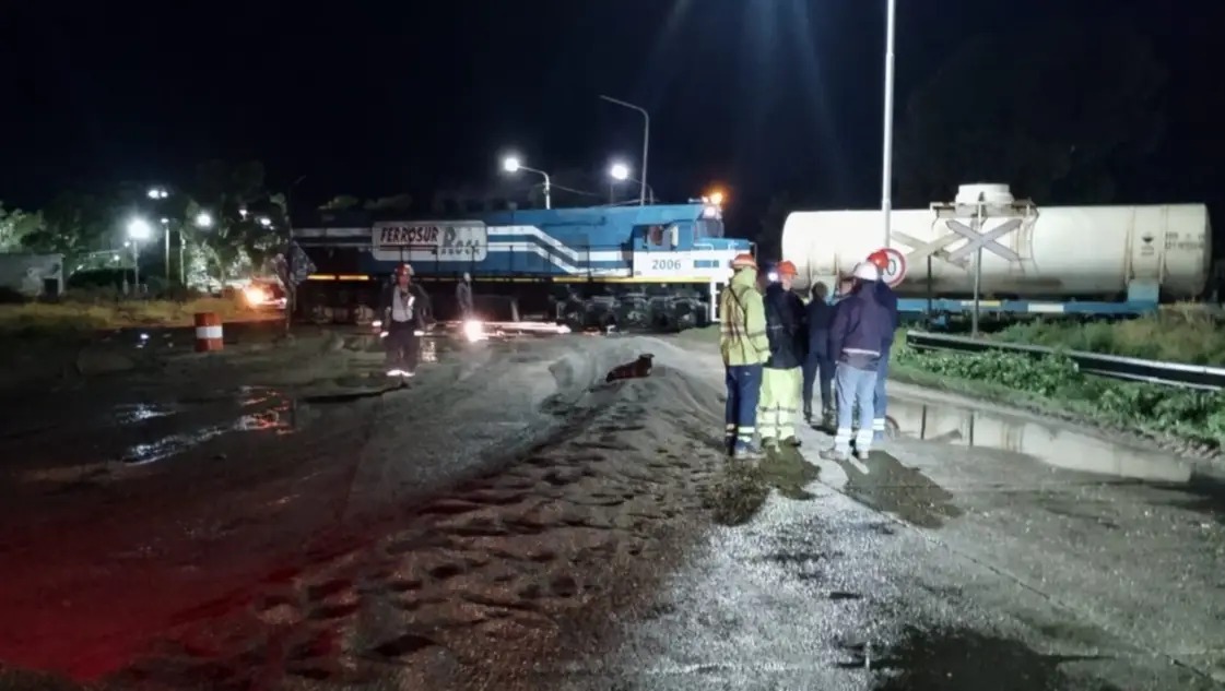 Chocó un tren de carga y un camión en Bahía Blanca