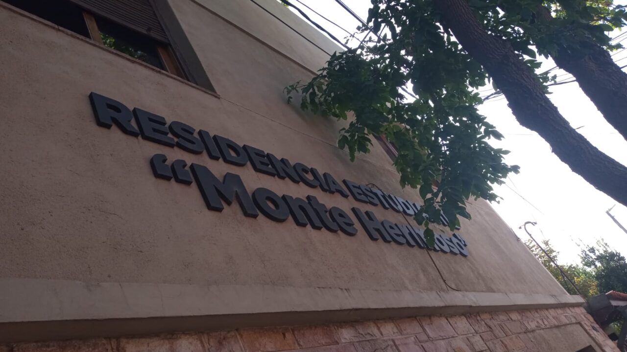 El Estado municipal acompaña a 160 jóvenes en su desarrollo académico - Monte Hermoso sitio oficial