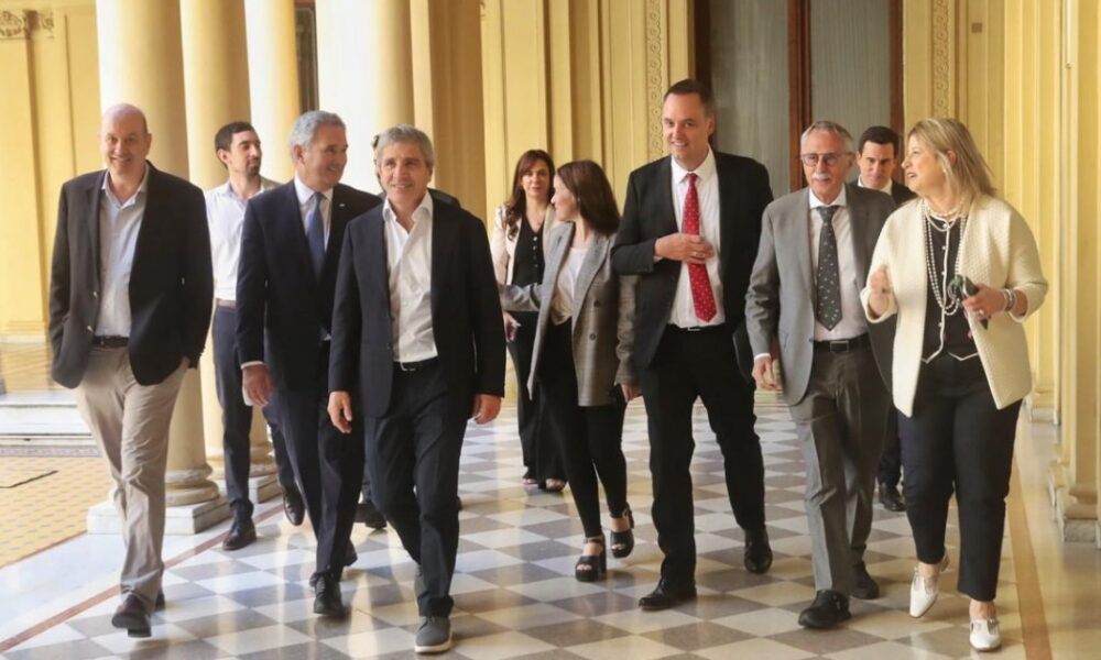 Karina no estuvo en la conferencia de Adorni y Menem se escondió en el fondo