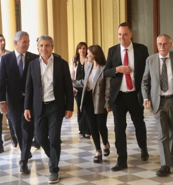 Karina no estuvo en la conferencia de Adorni y Menem se escondió en el fondo