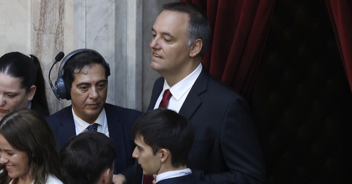 Encuesta: El 70% cree que Adorni es corrupto