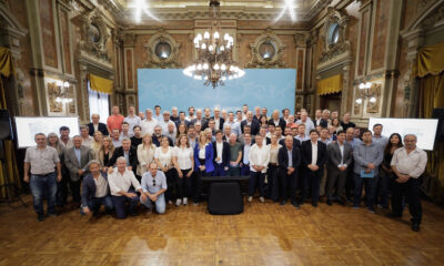 Kicillof formuló anuncios ante intendentes y alertó: "Con menos recursos tenemos que dar respuestas a necesidades que crecen"