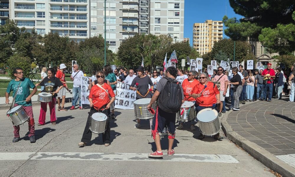 Multitudinaria marcha en Tres Arroyos por el Día de la Memoria