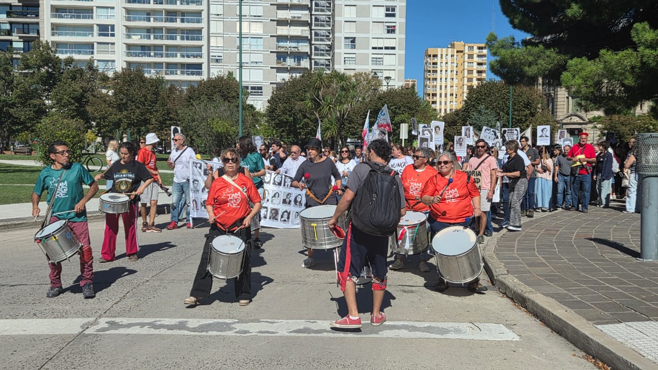 Multitudinaria marcha en Tres Arroyos por el Día de la Memoria