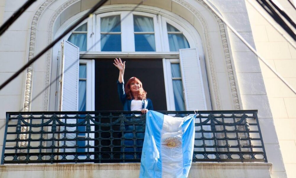 Parrilli dijo que Cristina tiene que ser candidata y alimentó las versiones de una fórmula con Uñac