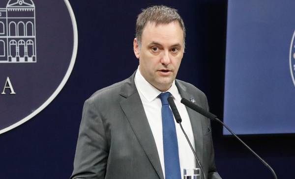 Viaje de Adorni a Punta del Este: el testigo declaró que el traslado lo pagó el periodista de la TV Pública