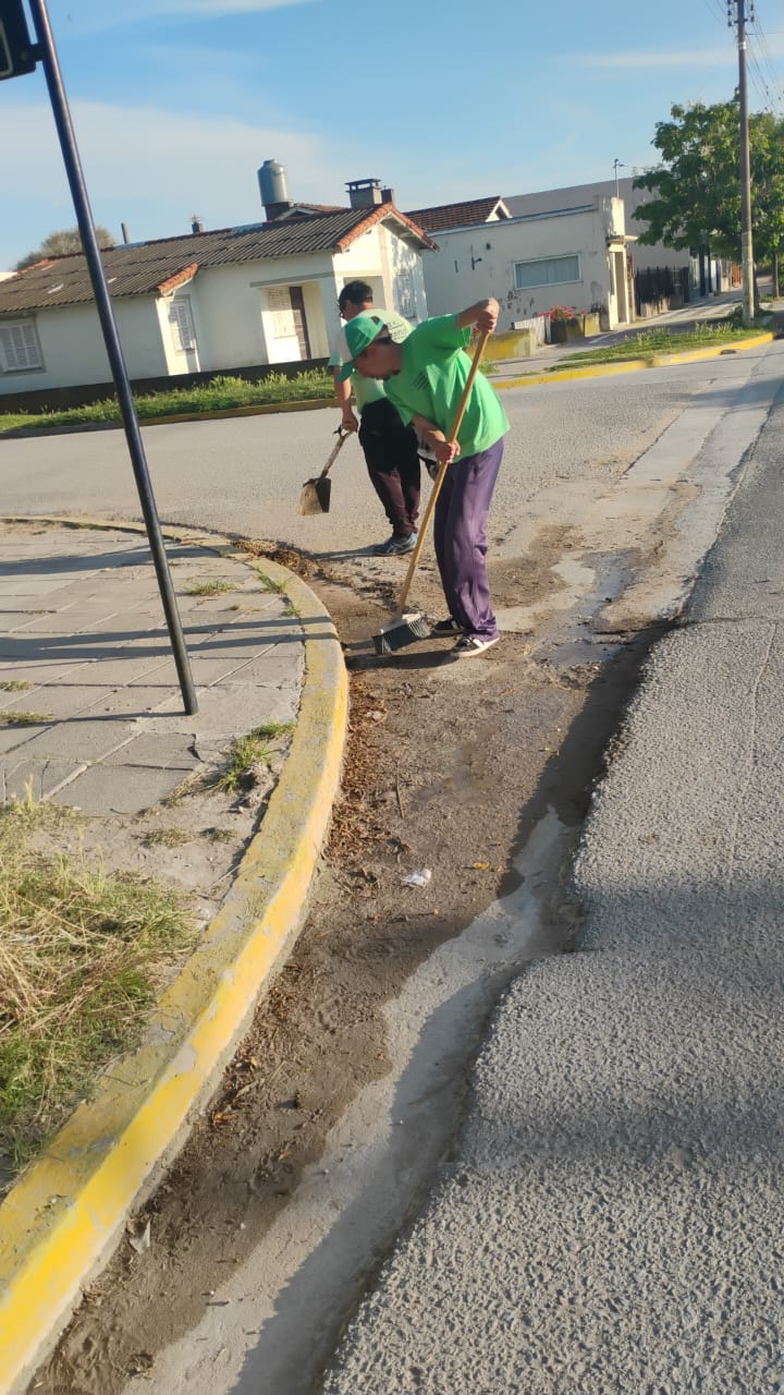El área de Higiene Urbana refuerza las tareas de limpieza en los barrios y solicita la colaboración de toda la comunidad
