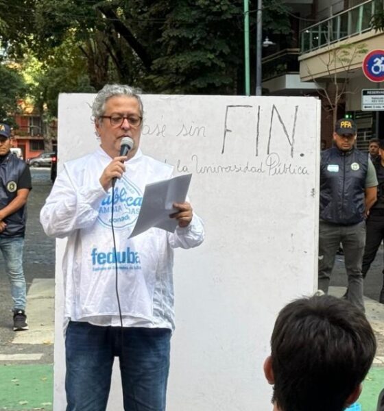 Adorni se hizo custodiar el departamento por 60 policías, asustado por la clase abierta de los profesores de l