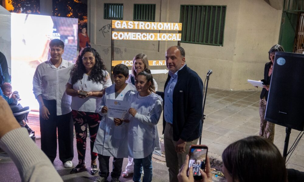 Alumnos de la Escuela 12 presentan una infusión de trigo en la Fiesta Provincial del Trigo