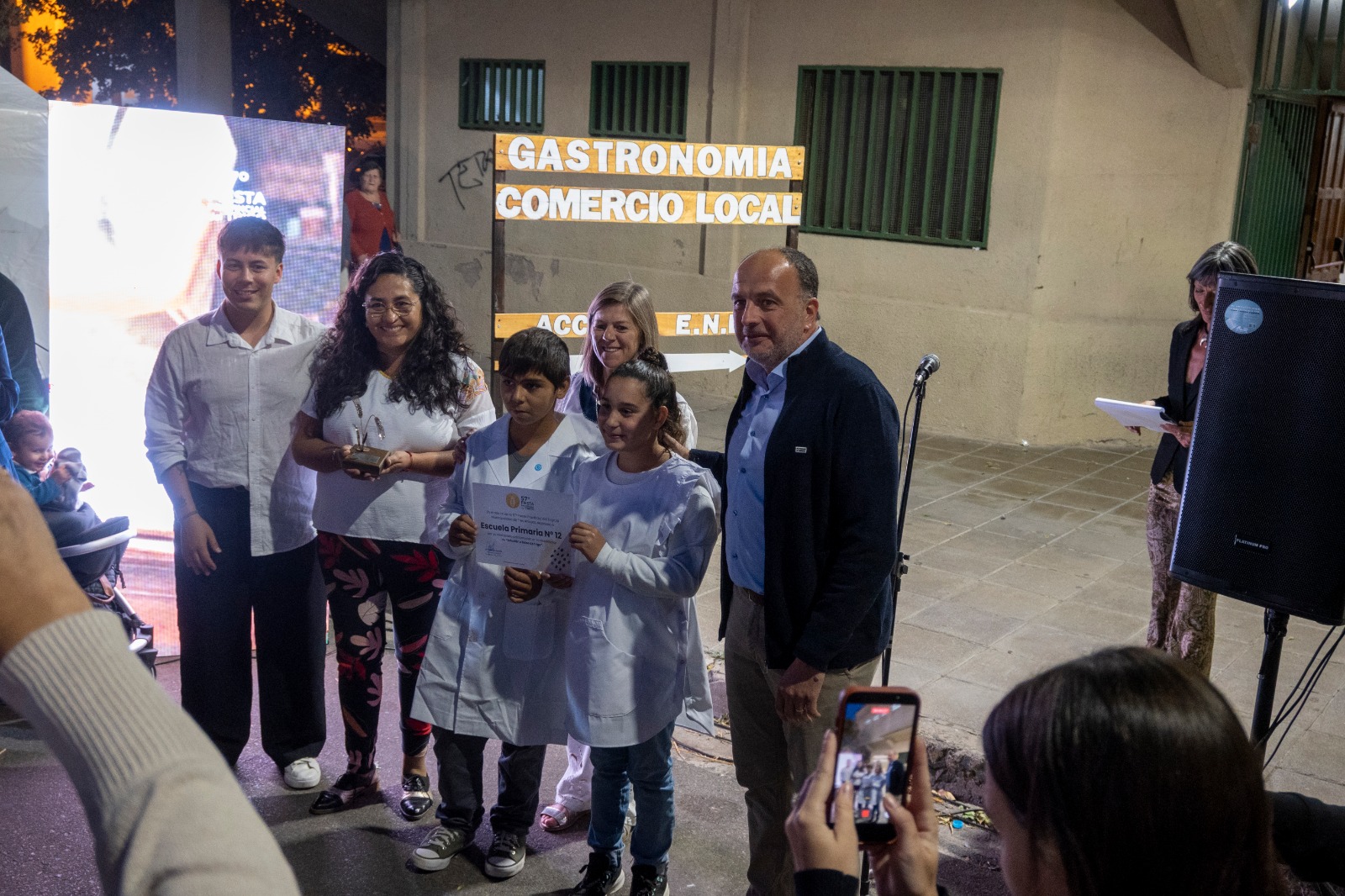 Alumnos de la Escuela 12 presentan una infusión de trigo en la Fiesta Provincial del Trigo