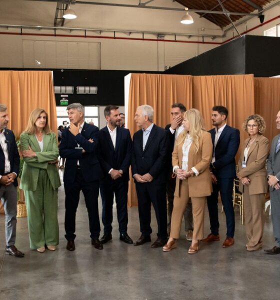 Intendentes de todo el país irán a golpearle la puerta a Toto Caputo: "La catástrofe ya llegó", advierten