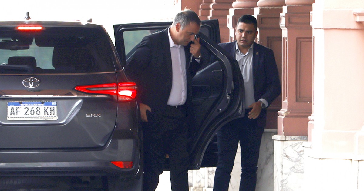 La escribana de Adorni dijo que no sabe de dónde sacó la plata para comprar el departamento y la casa del coun